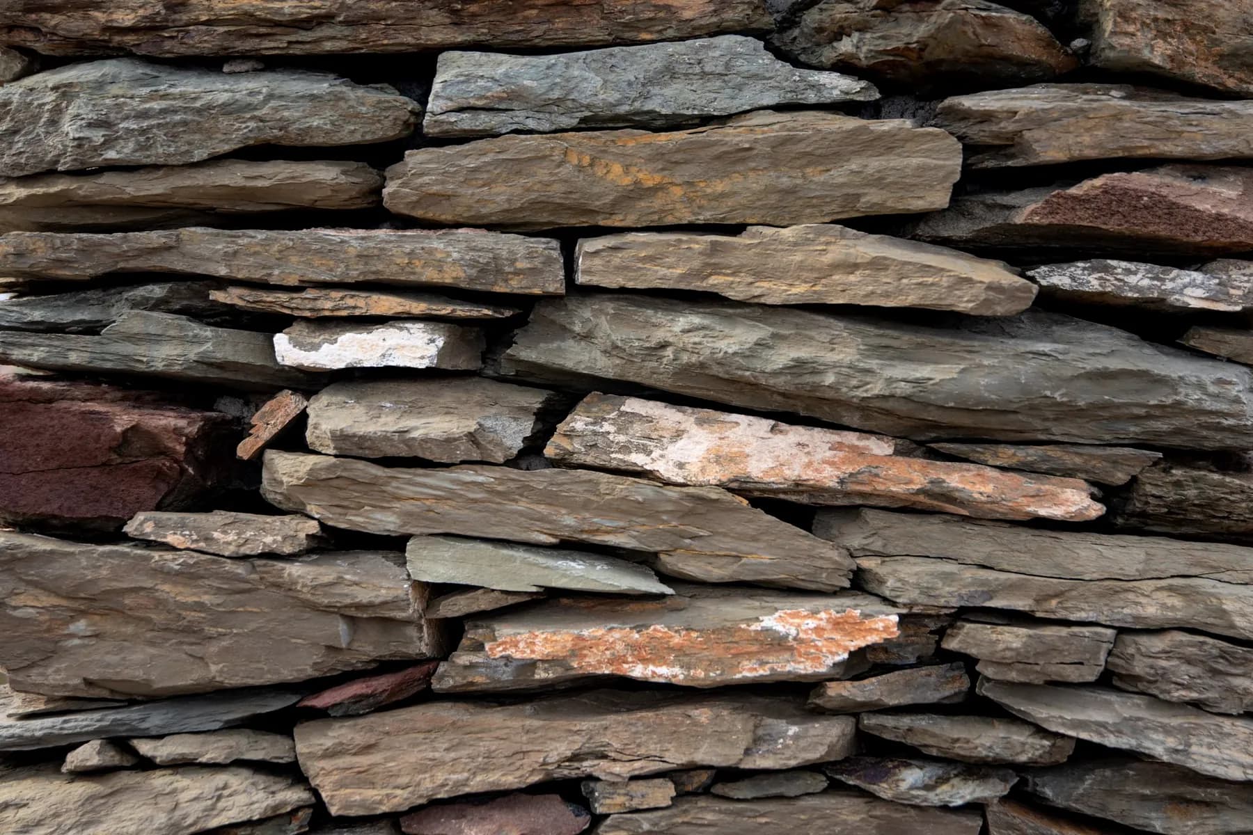 Dry-stack natural stone wall detail — Baltimore area, MD.