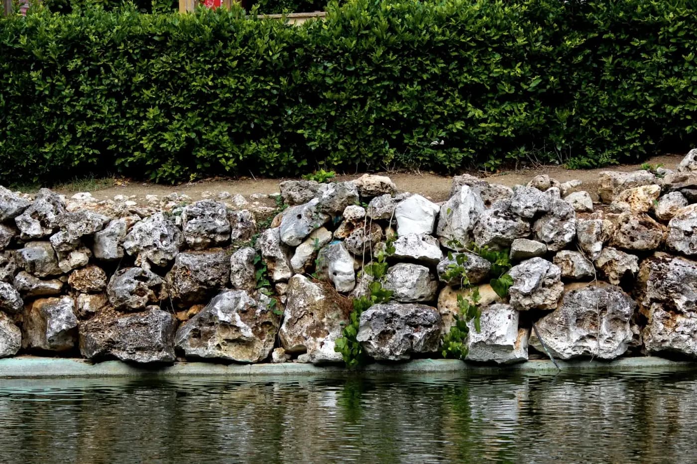 Engineered natural-stone retaining wall — Baltimore area, MD.