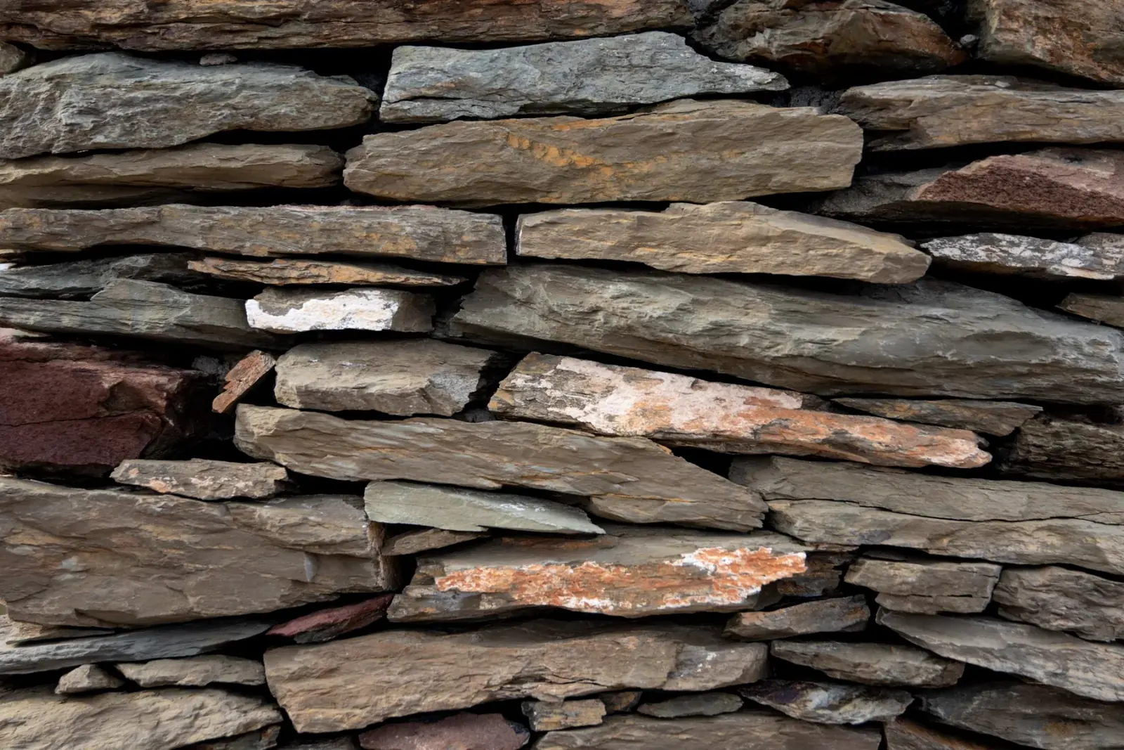 Dry-stack natural stone wall detail — Baltimore area, MD.